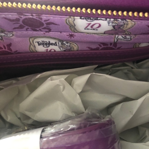 Loungefly Tangled 10th Anniversary Crossbody - Picture 5 of 7